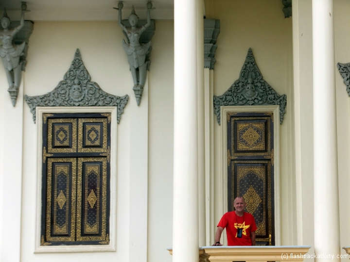 royal-palace-portrait-phnom-penh