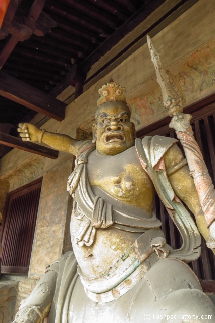 temple-statue-outisde-pingyao