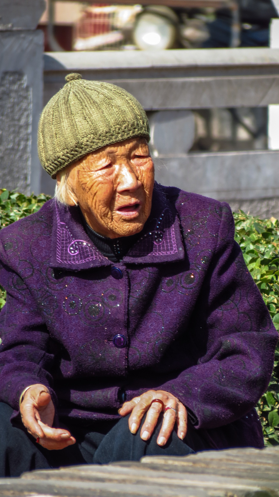 old-lady-pingyao