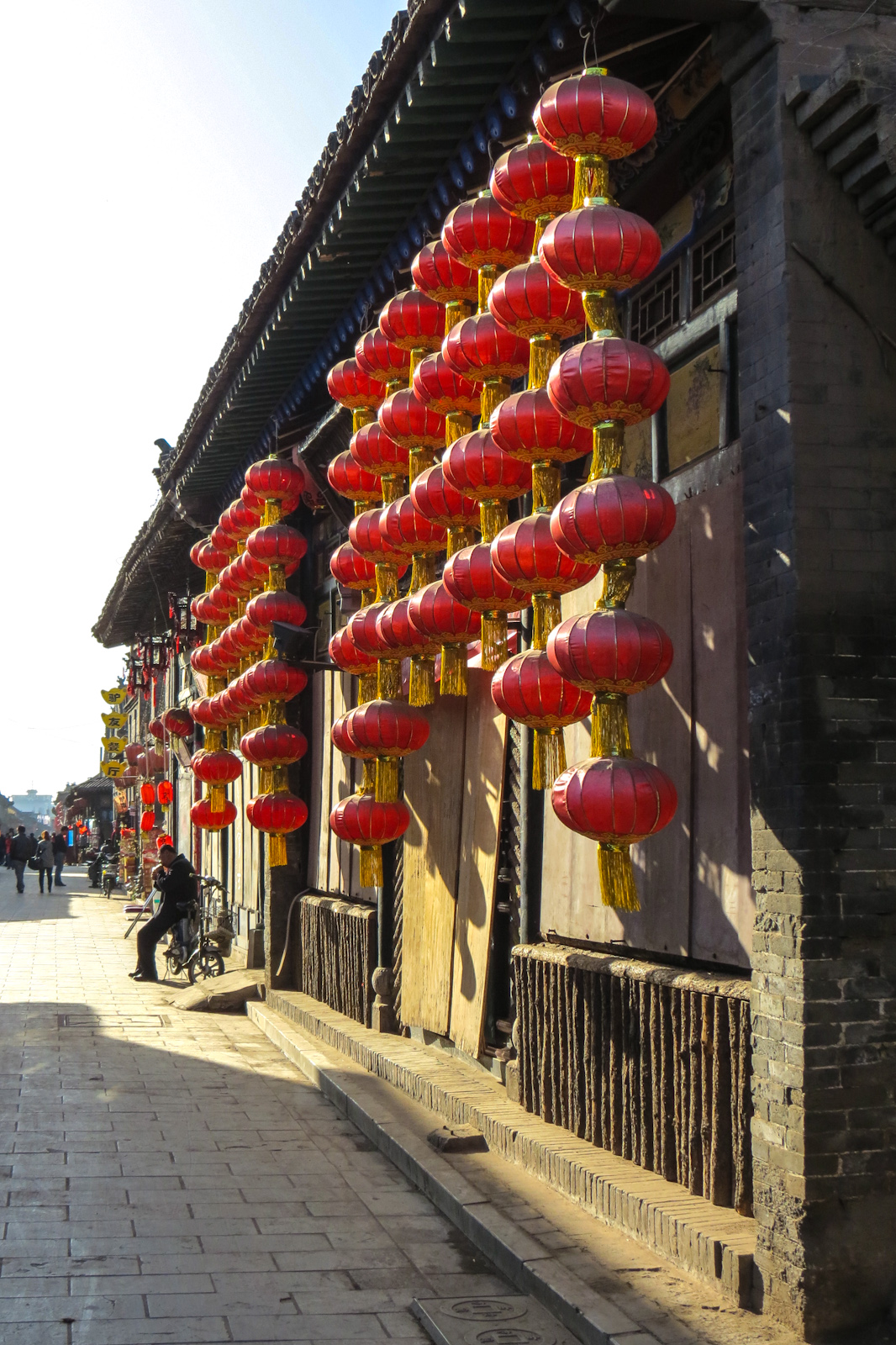 pingyao-lanterns-outside-shop