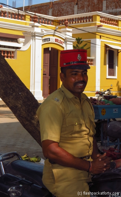 pondicherry-policeman-smiles