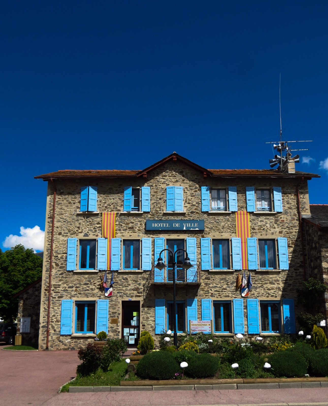 saillagouse-hotel-du-ville-pyrenees-france