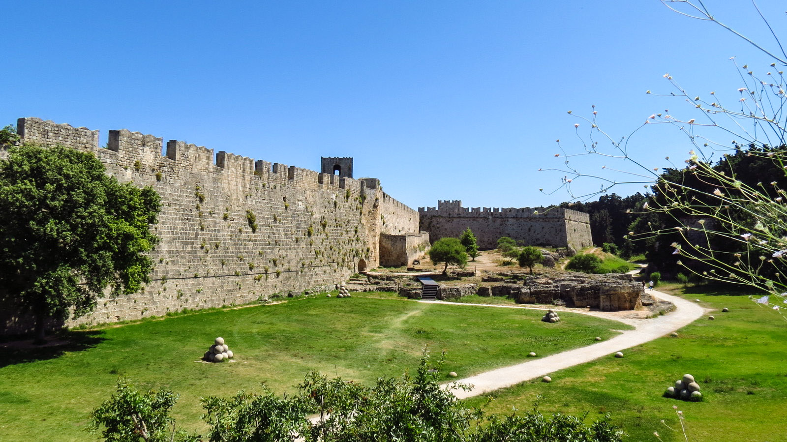 moat-grass-rhodes-old-town