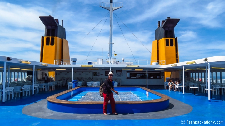 rhodes-santorini-ferry-blue-line-pool