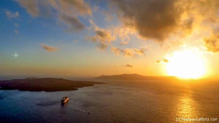 santorini-sunset-and-cruise-ship