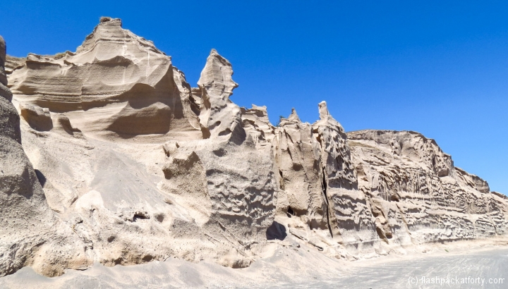 monolithos-beach-santorini-wind-sculptures