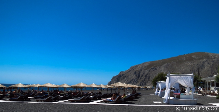 santorini-kamari-beach