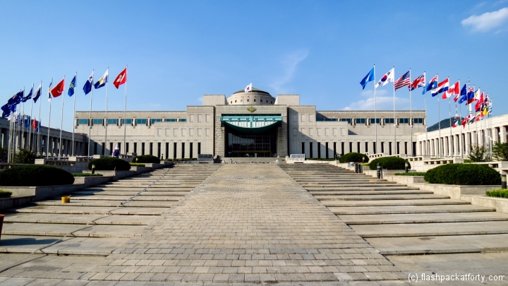korean-war-museum-steps-and-buildings