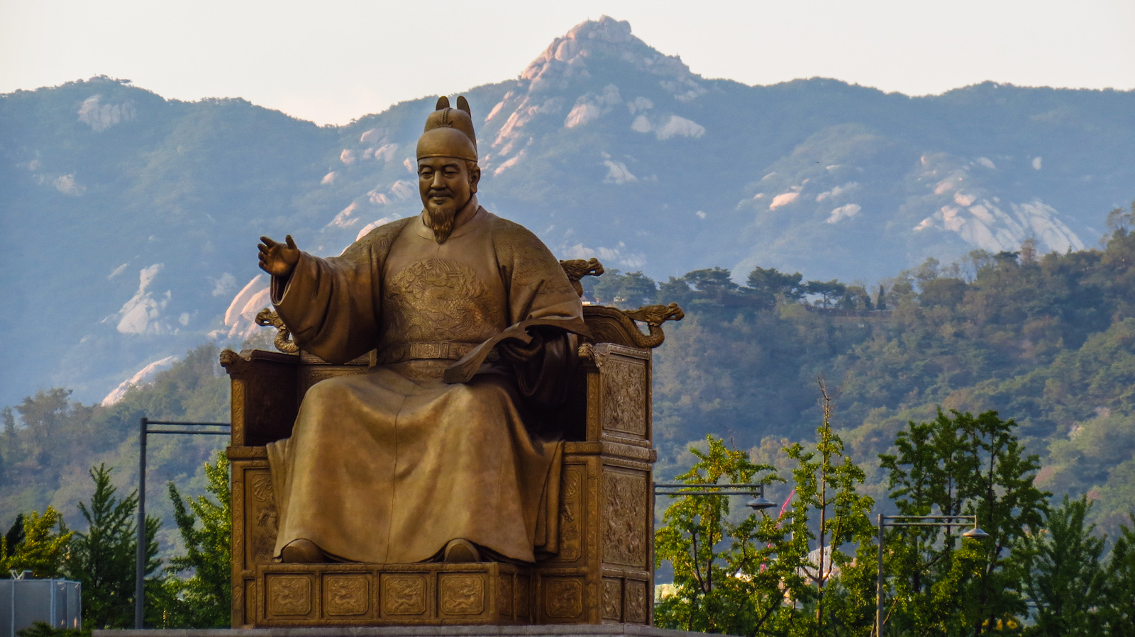 king-sejong-statue-seoul-korea