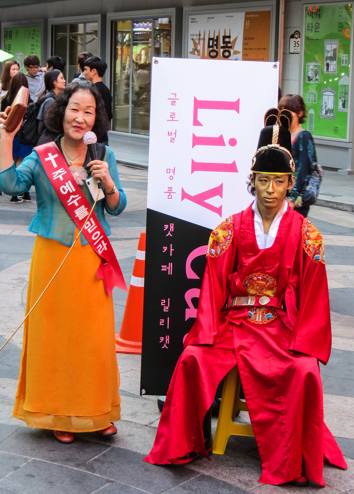 christian-and-street-performer-seoul-korea