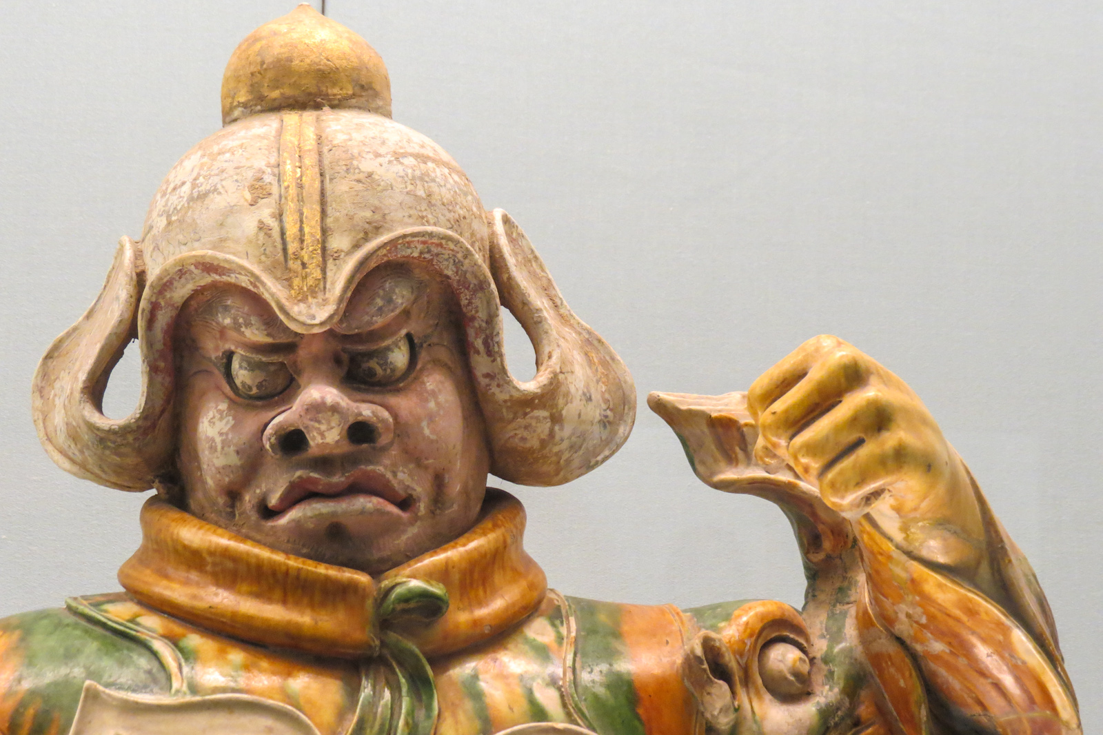 chinese-porcelain-statue