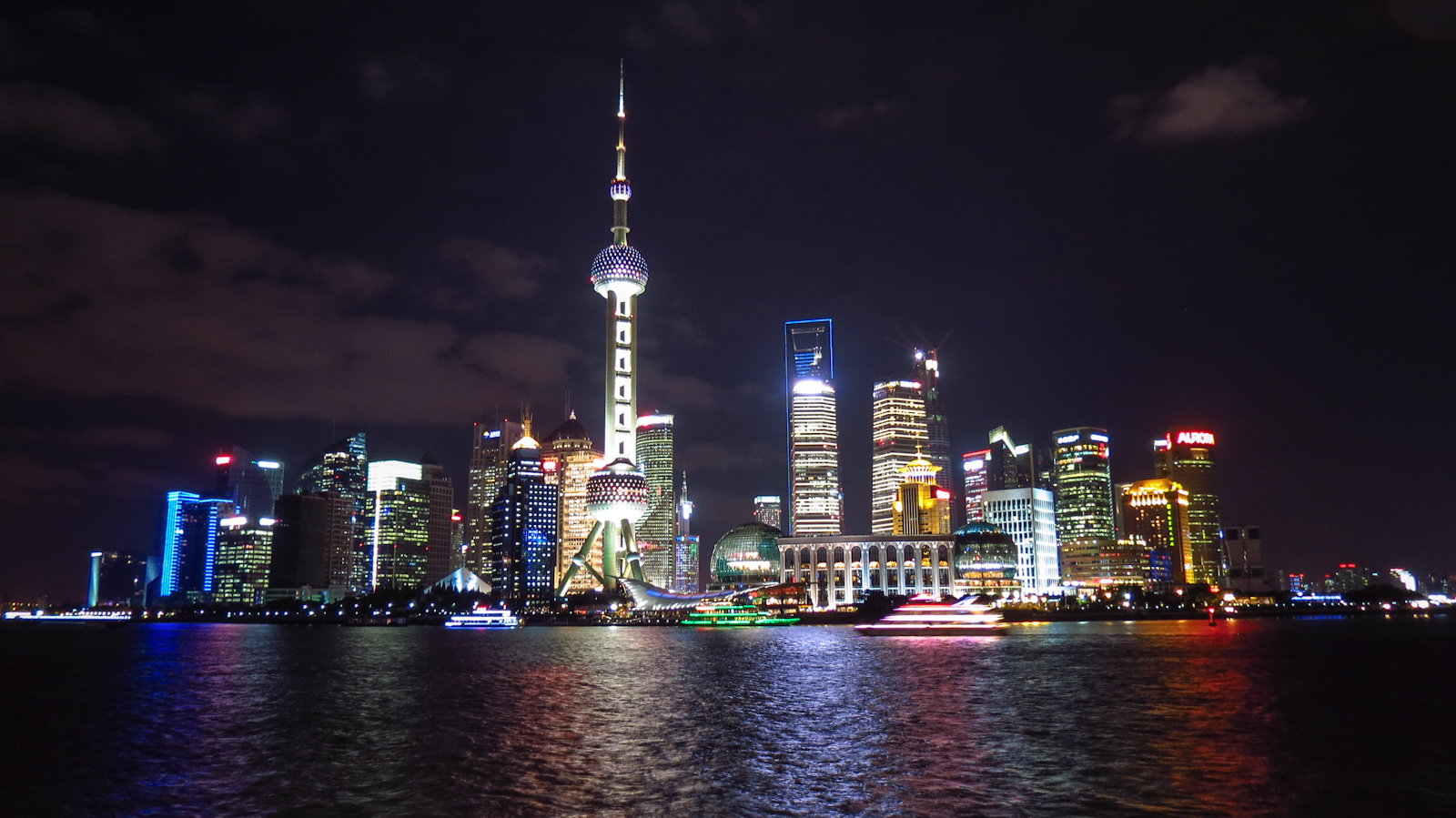 shanghai-waterfront-night-scene