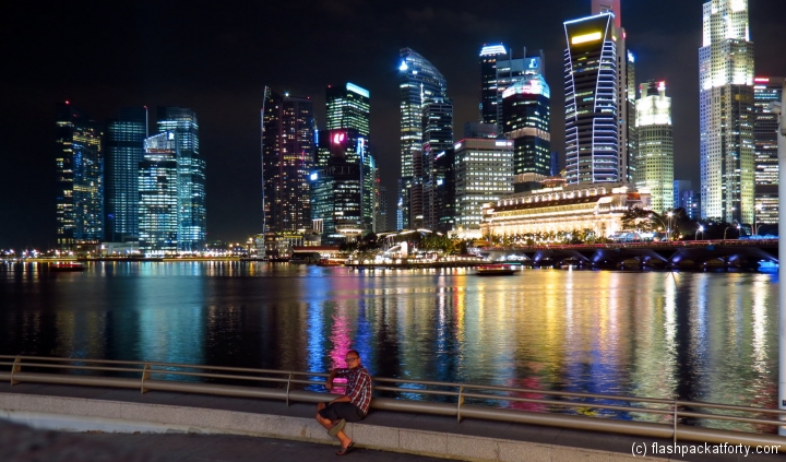 marina-bay-singapore-night-scene-water-reflections
