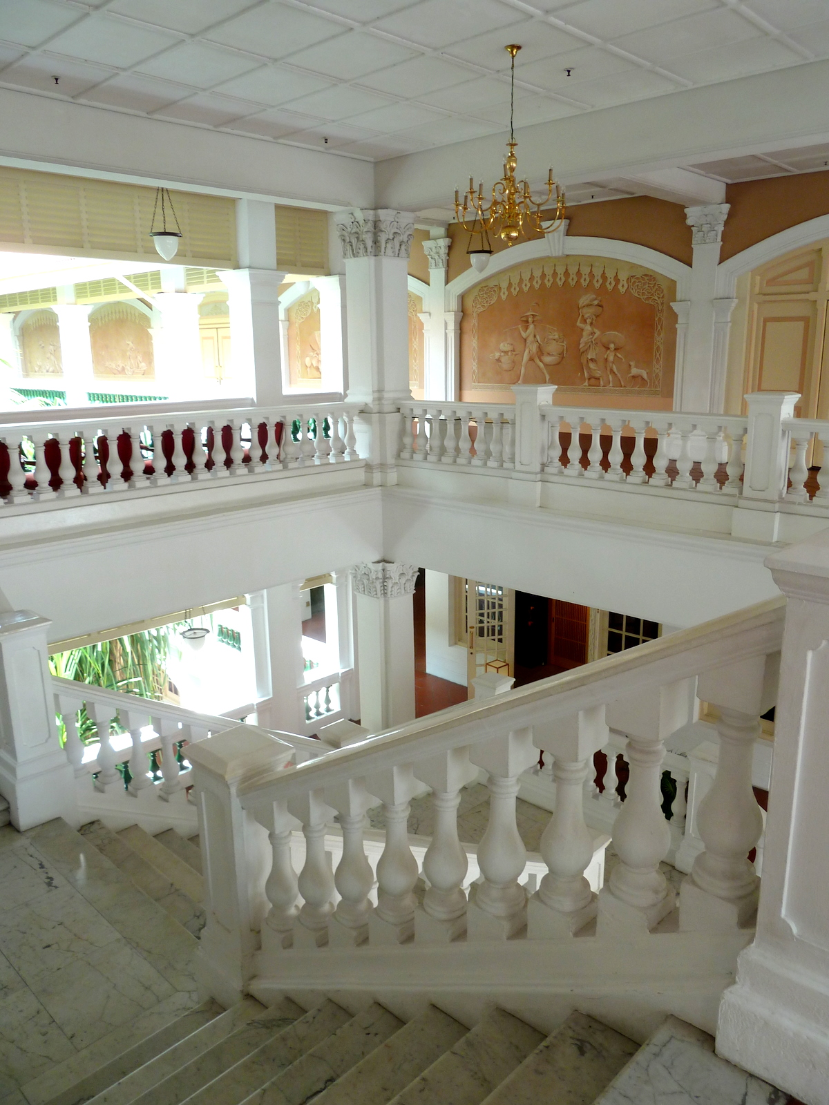 stairwell-raffles-hotel-singapore
