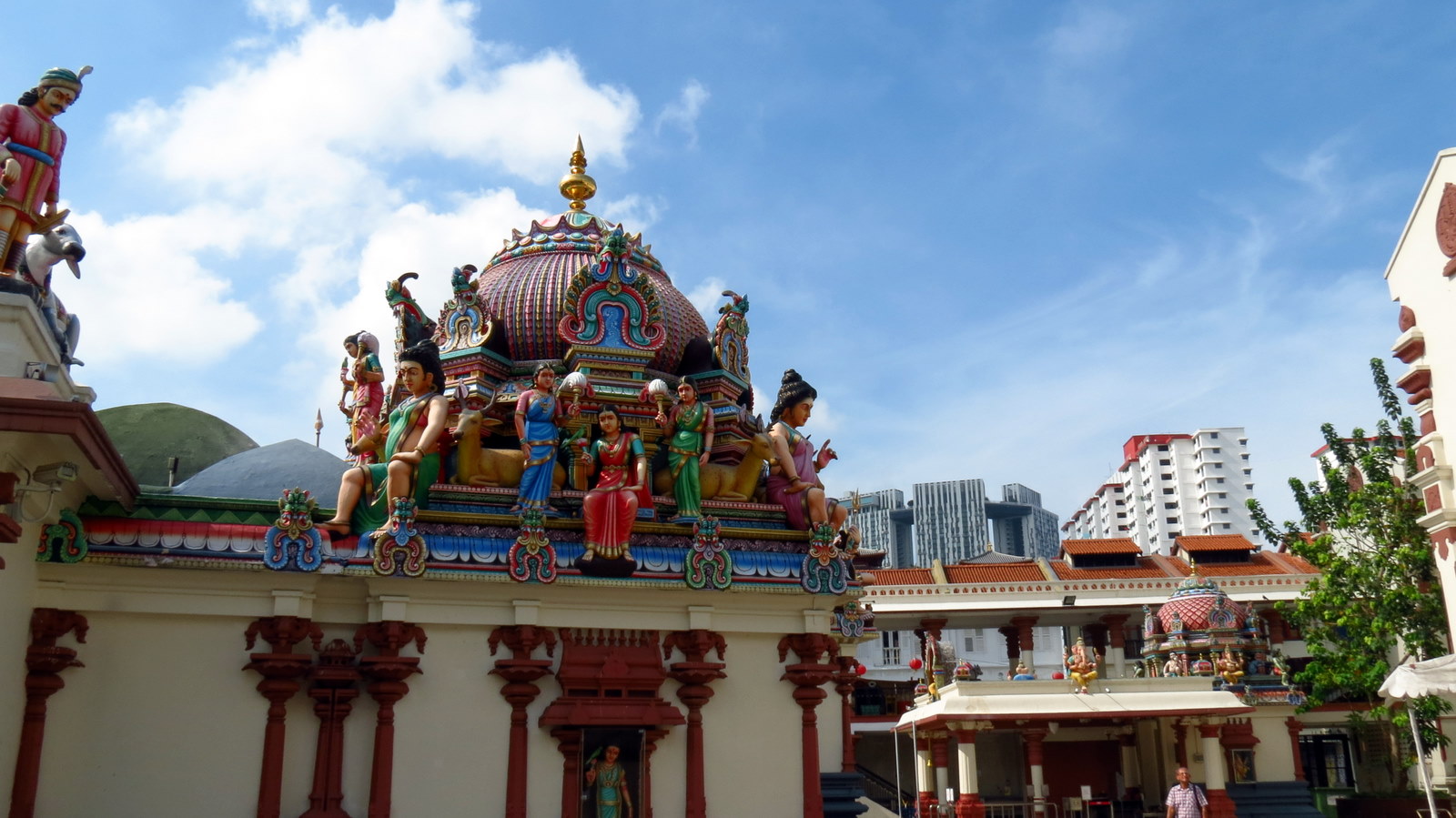 temple-roof-chinatown-singapore