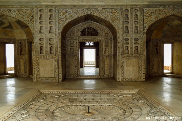 marble-toom-detail-agra-fort-india
