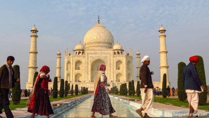 taj-mahal-with-indians-walking