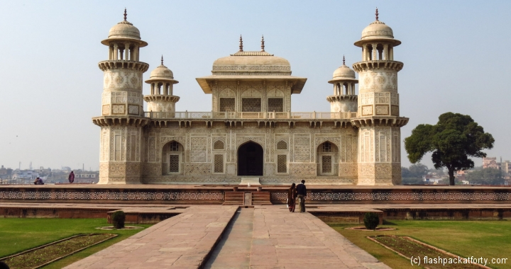 tomb-of-itimad-ud-daulah-marble-building