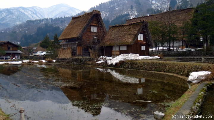 shirakawa-go-house-reflection