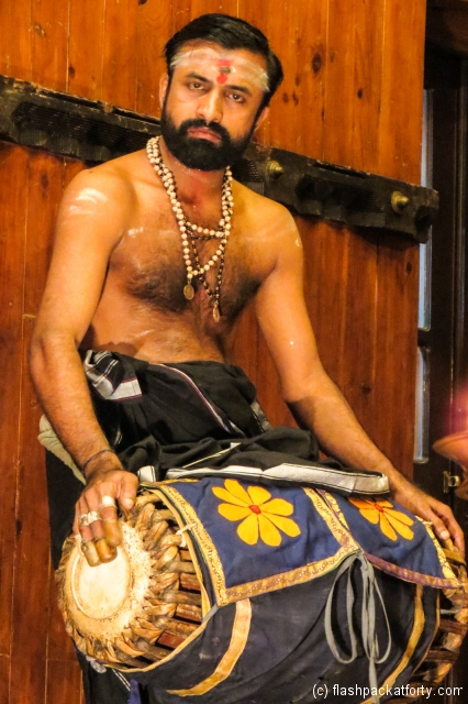 drummer-rakes-a-pause-kathakali-kerala