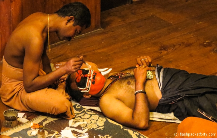 red-faced-performer-and-make-up-kathakali
