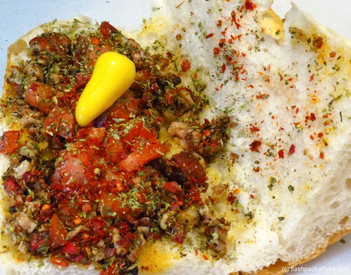 kocorec-sandwich-with-chilli