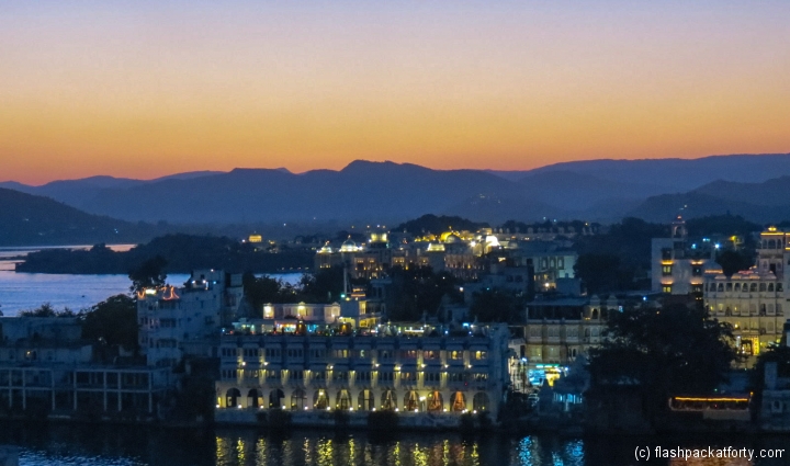 twinkling-lights-udaipur-sunset-light