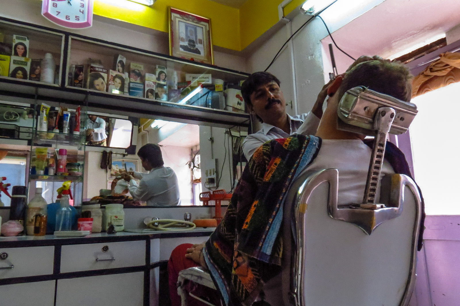 traditional-cut-throat-shave-india
