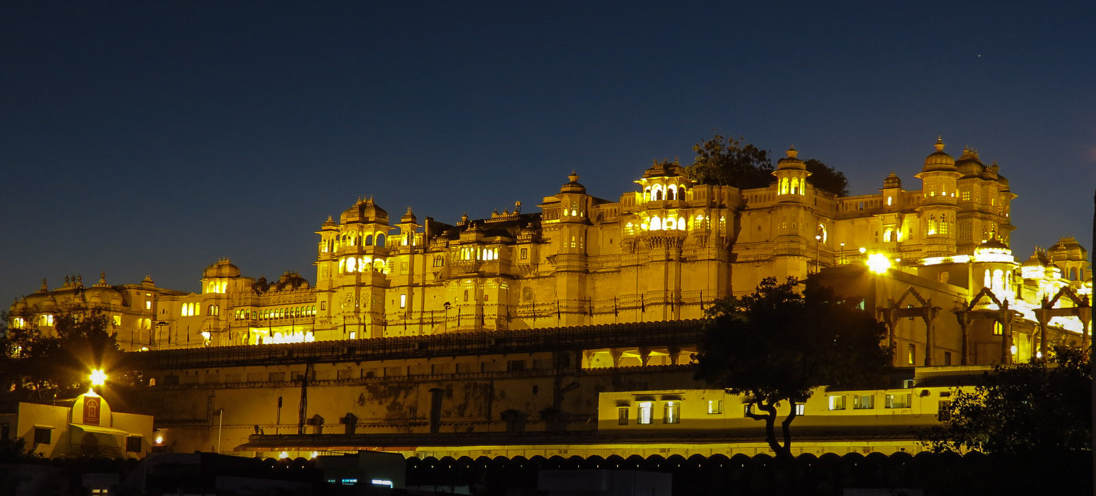 udaipur-palace-night-image