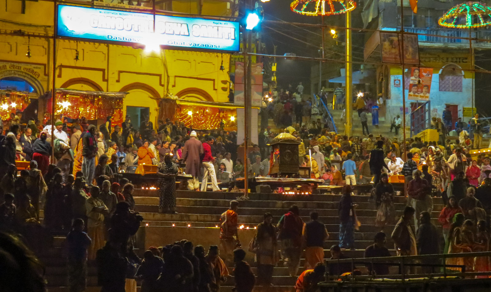 aarti-ceremony-and-crowd-varanasi