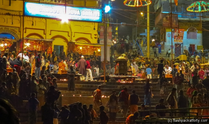 aarti-ceremony-and-crowd-varanasi
