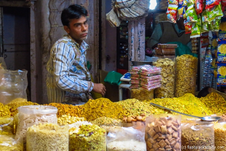 phuri-seller-varanasi-markets