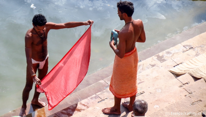 thong-man-and-longy-drying-varanasi