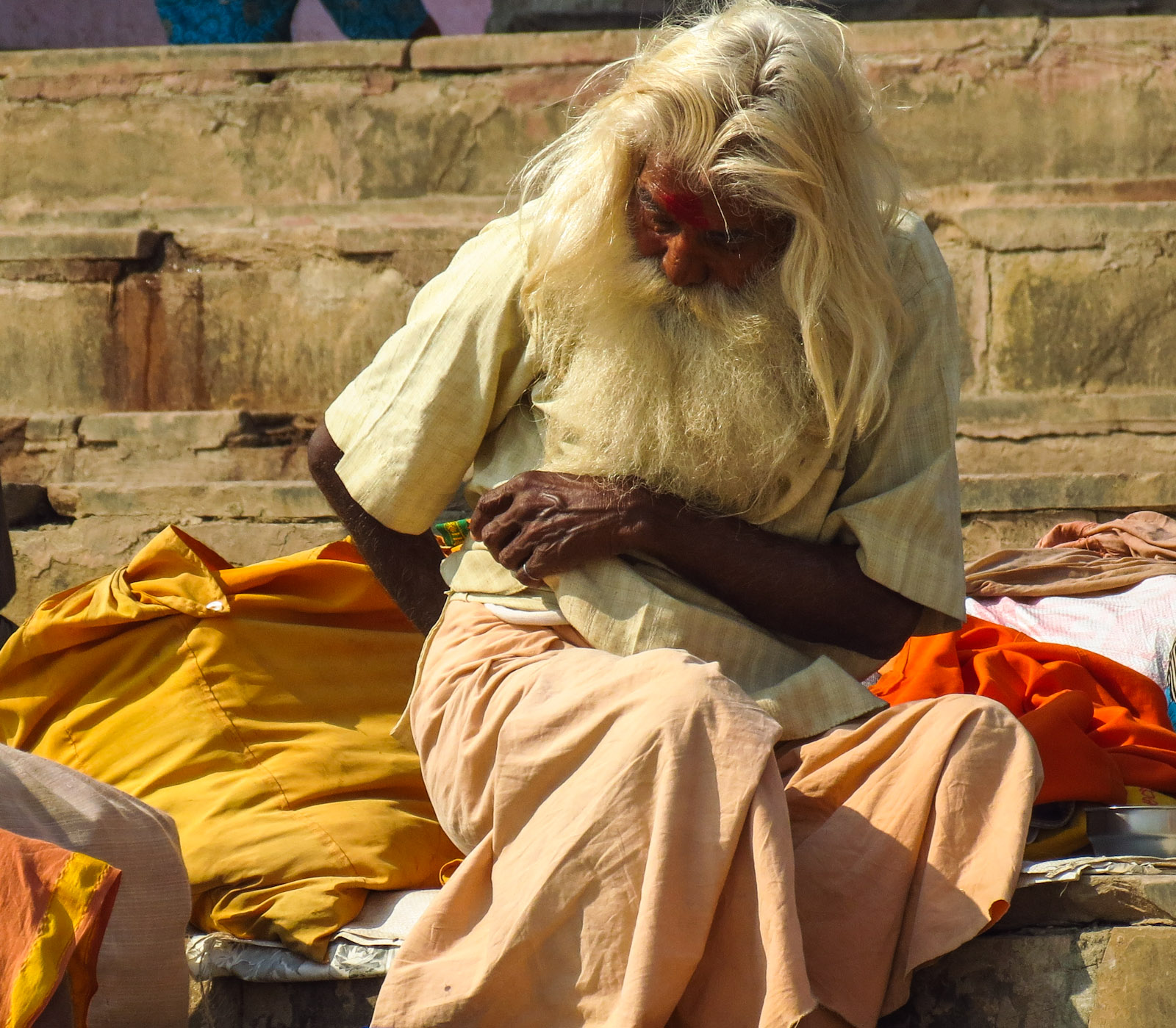 old-pilgrim-with-silver-hair-varanasi-ghats-india