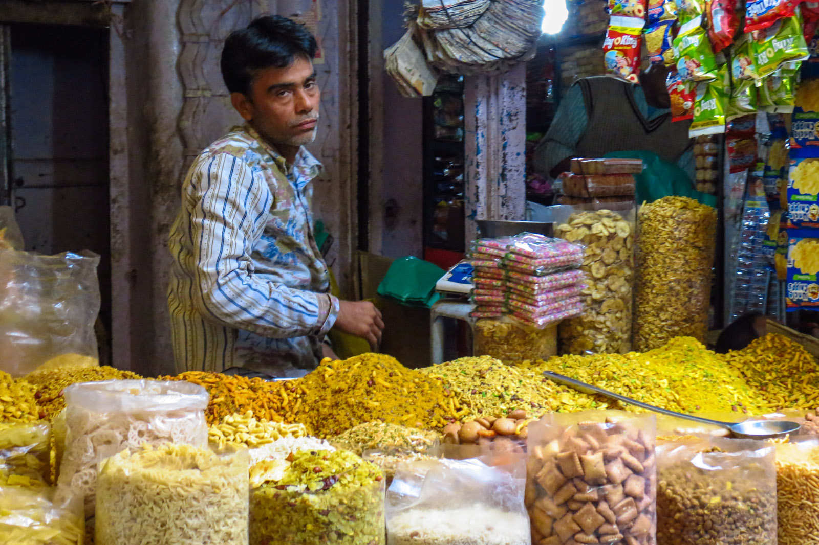 phuri-seller-varanasi-markets