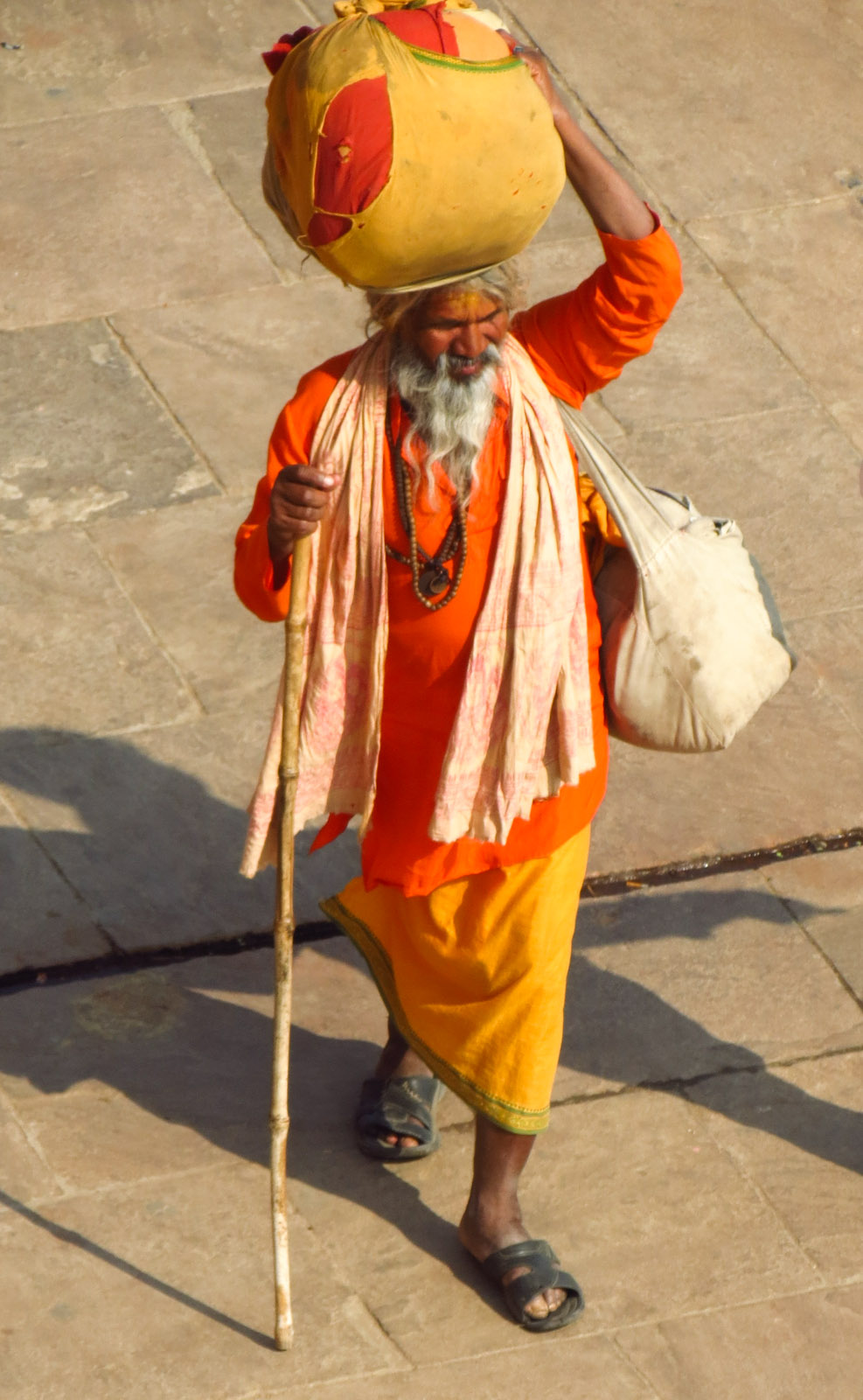 saffron-coloured-clothes-varanasi-pilgrim