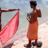 thong-man-and-longy-drying-varanasi