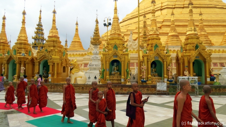 shwedagon-pagoda-monk-walk