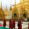 shwedagon-pagoda-monk-walk